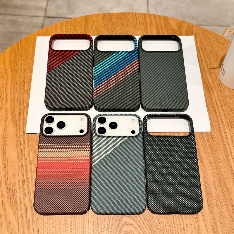Coque en fibre de carbone compatible MagSafe pour les nouveaux modèles d’iPhone.